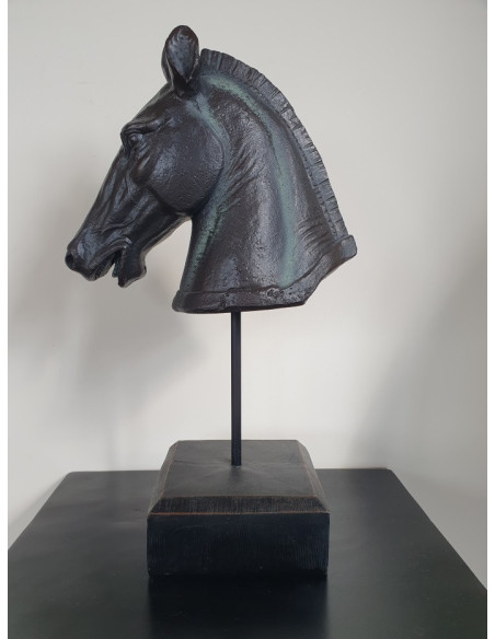 Statue tête de cheval sur socle