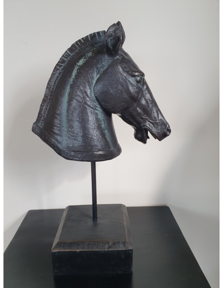 Statue tête de cheval sur socle