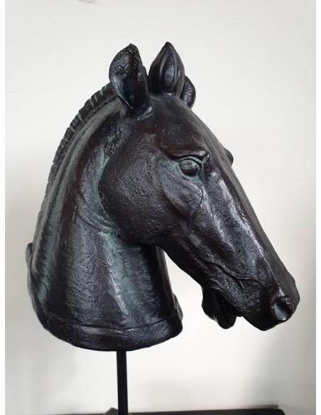 Statue tête de cheval sur socle