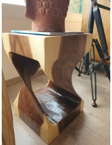 Bout de canapé carré en bois de suar naturel