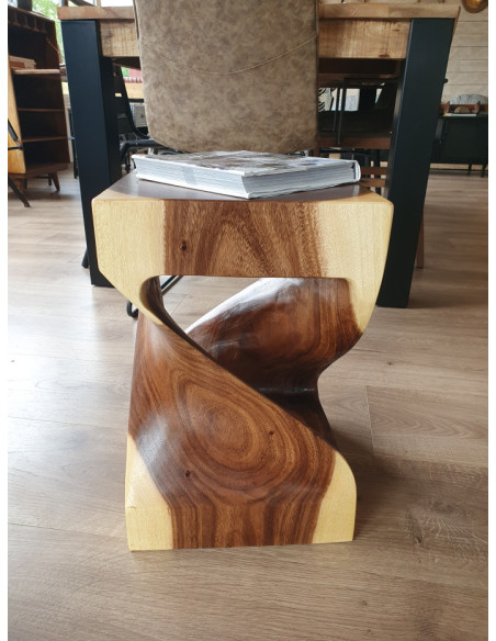 Bout de canapé carré en bois de suar naturel