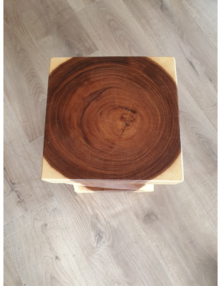 Bout de canapé carré en bois de suar naturel