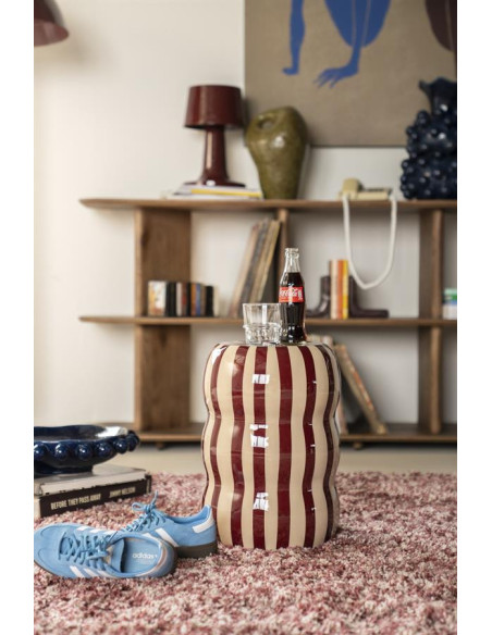 Table d'appoint en métal rayé bordeaux et beige