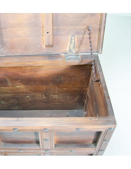 Coffre rustique en bois massif recyclé