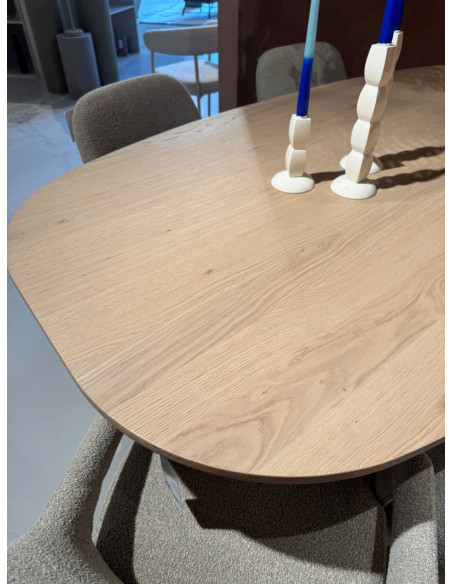 Grande table en chêne clair ovale Nola 250 ou 300 cm