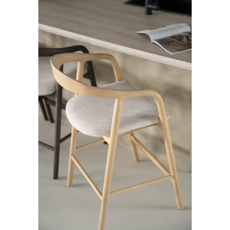 Chaise de bar scandinave en bois... Chaise de bar scandinave en bois...