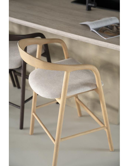 Chaise de bar scandinave en bois naturel et assise tissu