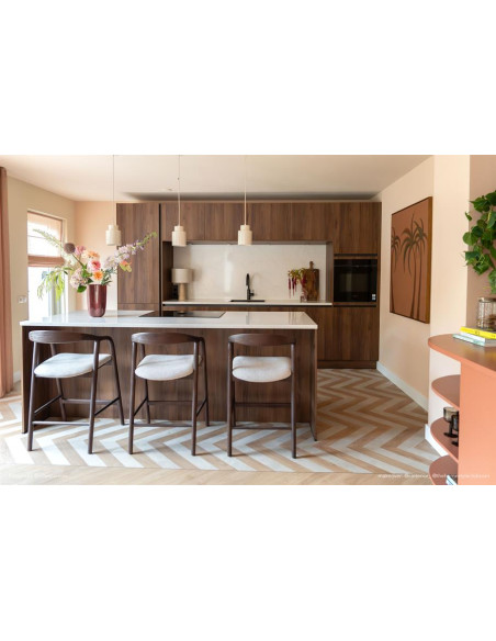 Tabouret de bar en bois marron teinté et assise rembourrée