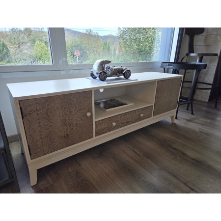 Meuble télé chic en bois clair