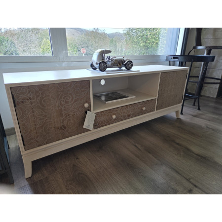 Meuble télé chic en bois clair