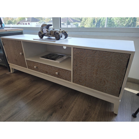 Meuble télé chic en bois clair