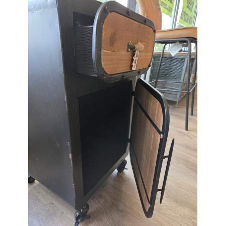 Table de chevet style indus en métal... Table de chevet style indus en métal...