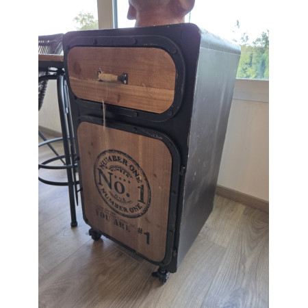 Table de chevet style indus en métal... Table de chevet style indus en métal...