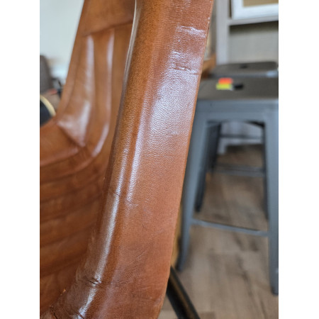 Tabouret de bar en cuir vintage avec... Tabouret de bar en cuir vintage avec...