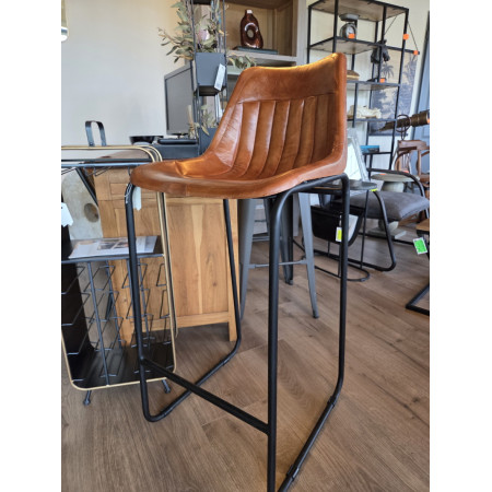 Tabouret de bar en cuir vintage avec... Tabouret de bar en cuir vintage avec...