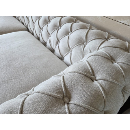 Canapé beige 3 places capitonné 235 cm Canapé beige 3 places capitonné 235 cm