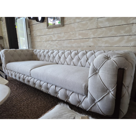 Canapé beige 3 places capitonné 235 cm Canapé beige 3 places capitonné 235 cm