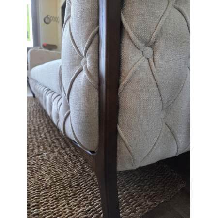Canapé beige 3 places capitonné 235 cm Canapé beige 3 places capitonné 235 cm