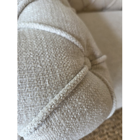 Canapé beige 3 places capitonné 235 cm Canapé beige 3 places capitonné 235 cm