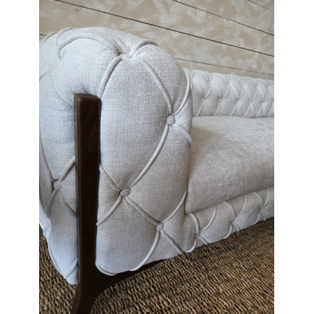 Canapé beige 3 places capitonné 235 cm Canapé beige 3 places capitonné 235 cm