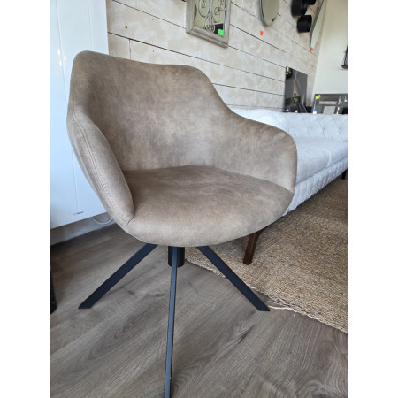 Petit fauteuil coque à pied pivotant... Petit fauteuil coque à pied pivotant...