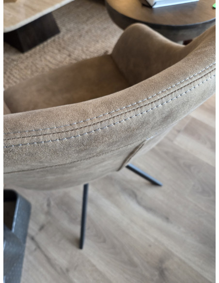 Petit fauteuil coque à pied pivotant Menno