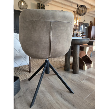 Petit fauteuil coque à pied pivotant... Petit fauteuil coque à pied pivotant...