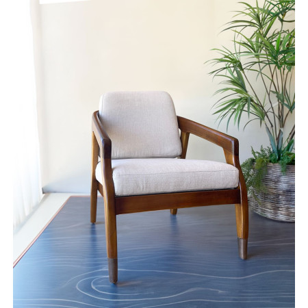 Fauteuil bas en bois massif et... Fauteuil bas en bois massif et...