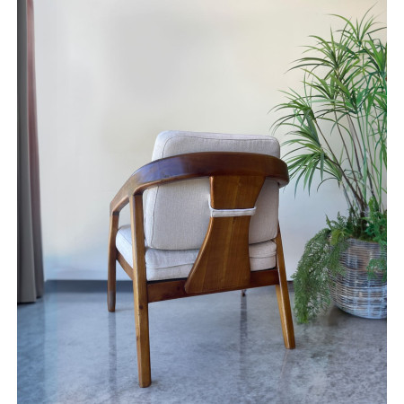 Fauteuil bas en bois massif et... Fauteuil bas en bois massif et...