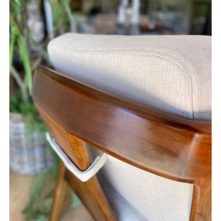 Fauteuil bas en bois massif et... Fauteuil bas en bois massif et...