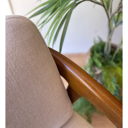 Fauteuil bas en bois massif et... Fauteuil bas en bois massif et...