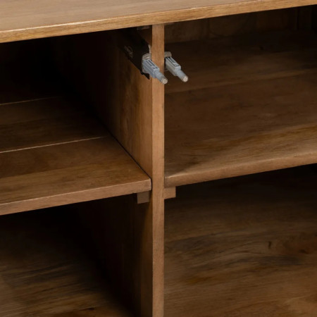 Meuble bas aux portes sculptées bois...