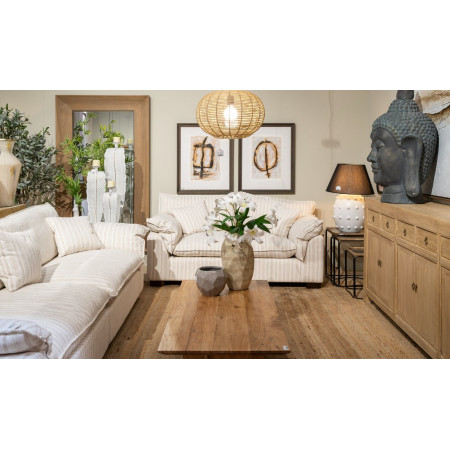 Canapé en tissu rayé avec coussins...