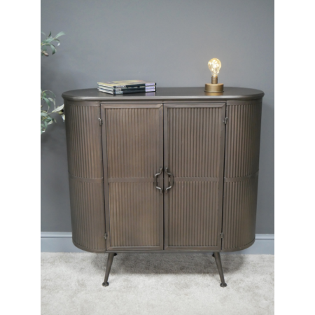 Buffet industriel en métal nervuré –... Buffet industriel en métal nervuré –...