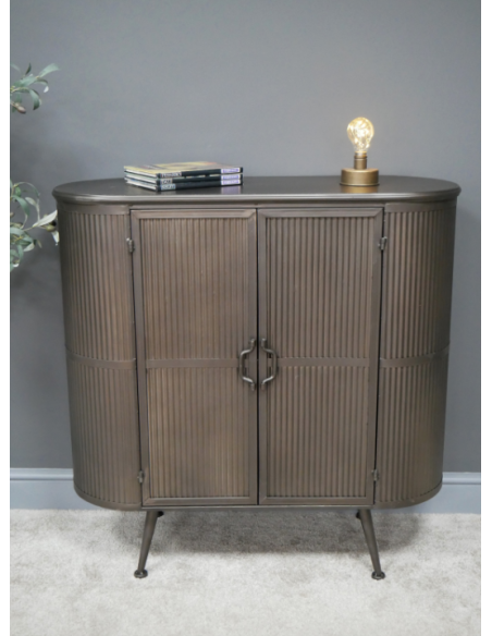 Buffet industriel en métal nervuré – Meuble de rangement design loft