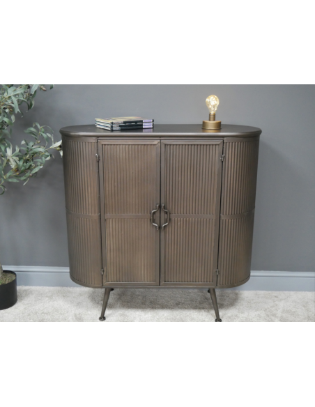 Buffet industriel en métal nervuré – Meuble de rangement design loft