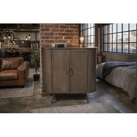 Buffet industriel en métal nervuré –... Buffet industriel en métal nervuré –...