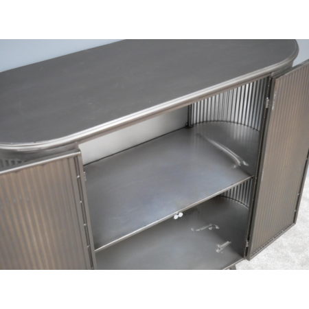 Buffet industriel en métal nervuré –... Buffet industriel en métal nervuré –...