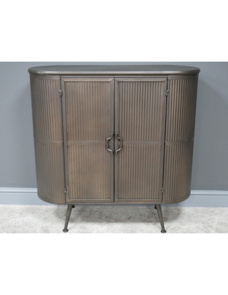 Buffet industriel en métal nervuré – Meuble de rangement design loft