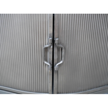 Meuble TV industriel en métal nervuré...