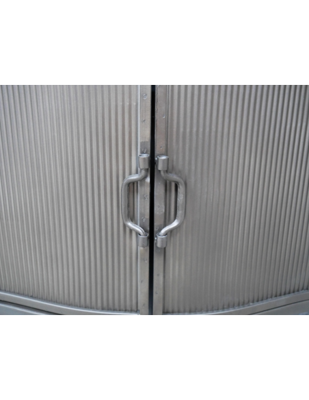 Meuble TV industriel en métal nervuré – Meuble de rangement design loft