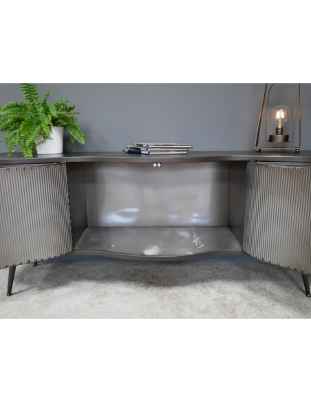 Meuble TV industriel en métal nervuré – Meuble de rangement design loft