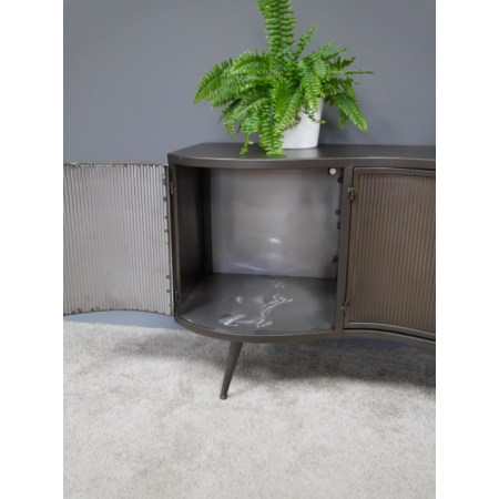 Meuble TV industriel en métal nervuré...