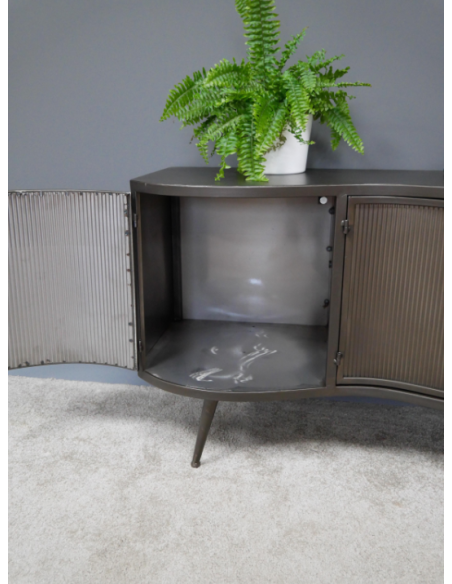 Meuble TV industriel en métal nervuré – Meuble de rangement design loft