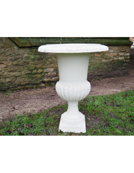 Grand Vase Médicis en Fonte Blanche Cassée pour Jardin et Terrasse