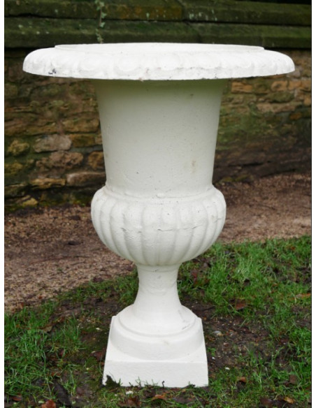 Grand Vase Médicis en Fonte Blanche Cassée pour Jardin et Terrasse