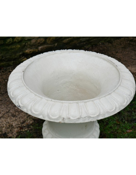 Grand Vase Médicis en Fonte Blanche Cassée pour Jardin et Terrasse