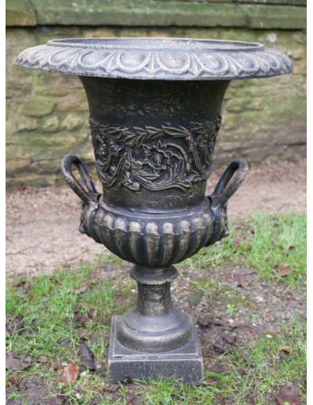 Grand Vase Médicis en Fonte Finition Bronze Vieilli – Décoration de Jardin Élégante