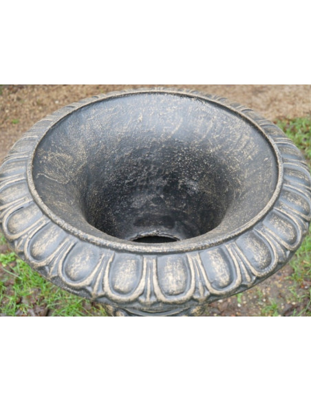 Grand Vase Médicis en Fonte Finition Bronze Vieilli – Décoration de Jardin Élégante