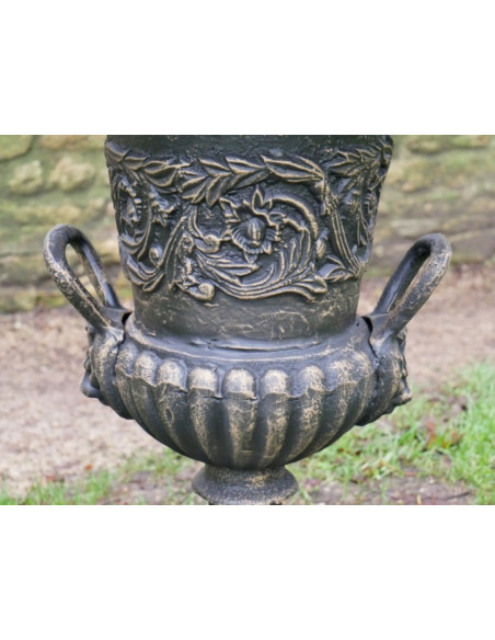 Grand Vase Médicis en Fonte Finition Bronze Vieilli – Décoration de Jardin Élégante